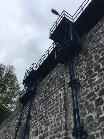 Zapora przeciwpowodziowa